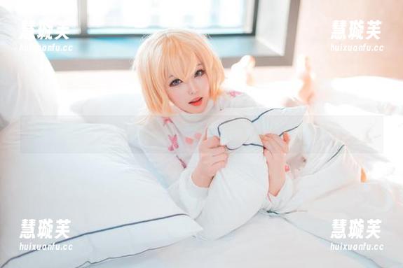 Bambi(밤비)最新写真，校服里的小调皮你发现了吗？