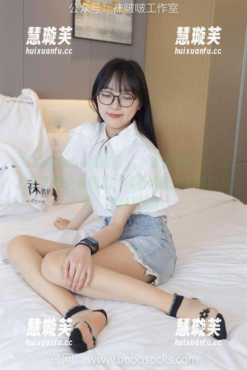 BoBoSocks袜啵啵-小甜豆 BoBoSocks袜啵啵 - 小甜豆的作品,黑白丝和脚尖加固款,横看成岭侧成峰的搭配,深藏玄机?