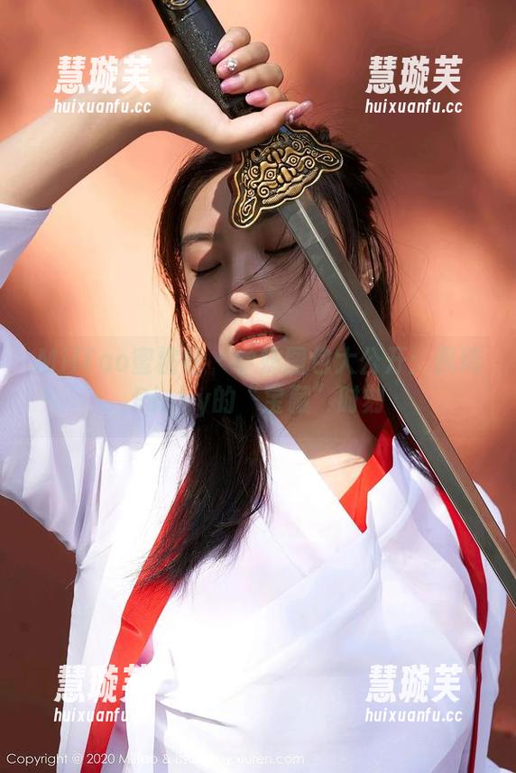 MiiTao蜜桃社-佩琦Pinky MiiTao蜜桃社 - 学妹图包大公开:佩琦Pinky的“宝藏”时刻