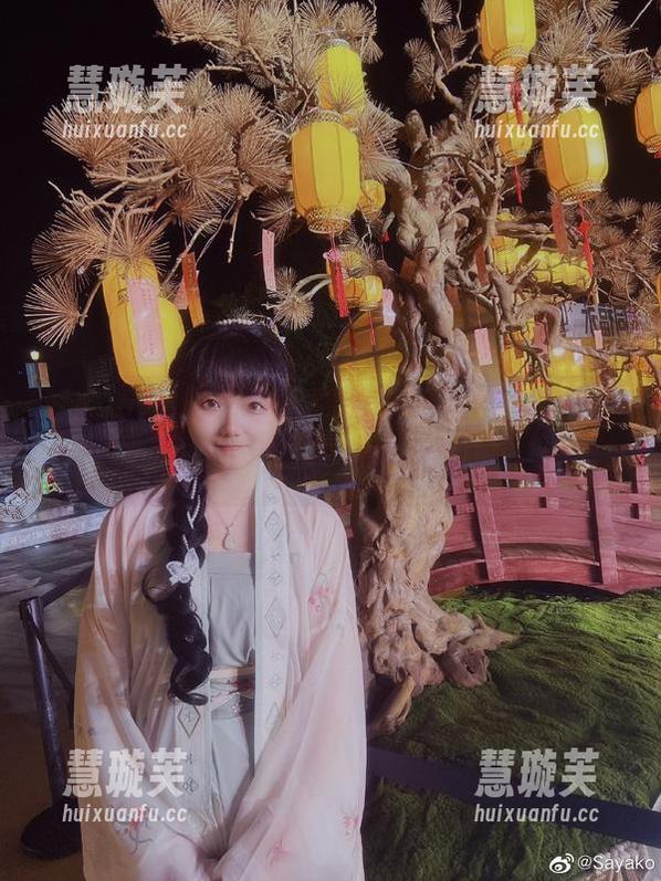 Sayako＿今年4岁黑丝图包：看完我才意识到，我的生活多么缺乏黑色的浪漫！