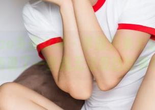 TouTiao头条女神 - 李丽莎集大成:黑白两色说了一些我无法表达的事情。