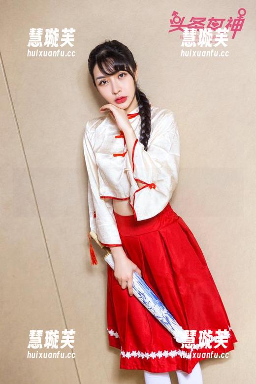 TouTiao头条女神-樊安妮 TouTiao头条女神 - 细数樊安妮丝袜的美,原图里藏着的都是我的眼泪。