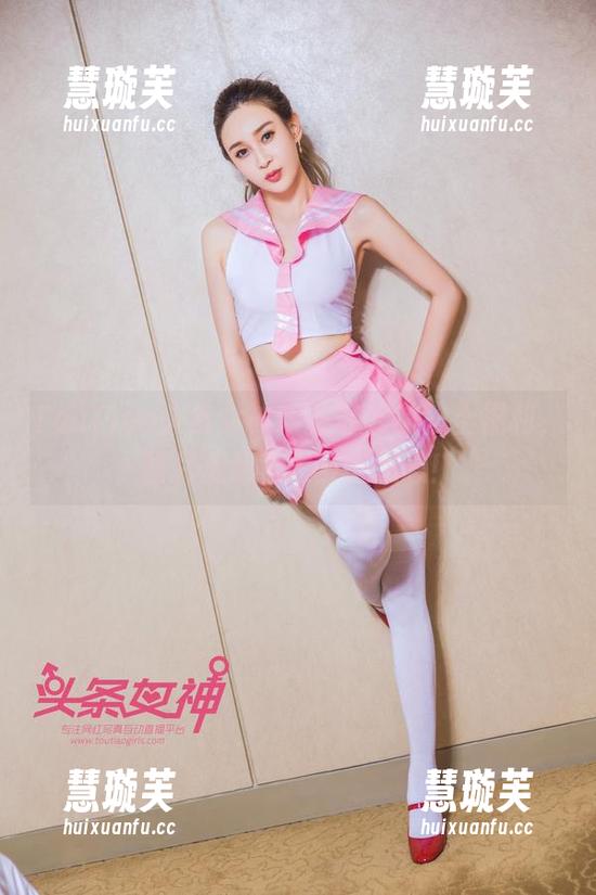 TouTiao头条女神-苏菲菲 TouTiao头条女神 - 苏菲菲的护士福利,图片里藏着太多小心思!