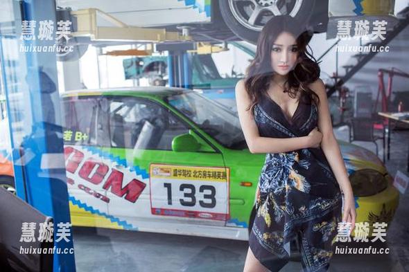 TuiGirl-松果儿 TuiGirl - 看了松果儿的长腿图片,我是不是得去找个模特课程学习了?