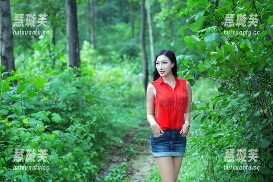 TuiGirl推女郎-陆瓷 TuiGirl推女郎 - 陆瓷的最新图册又来了,礼服?我可能需要好好研究再说。