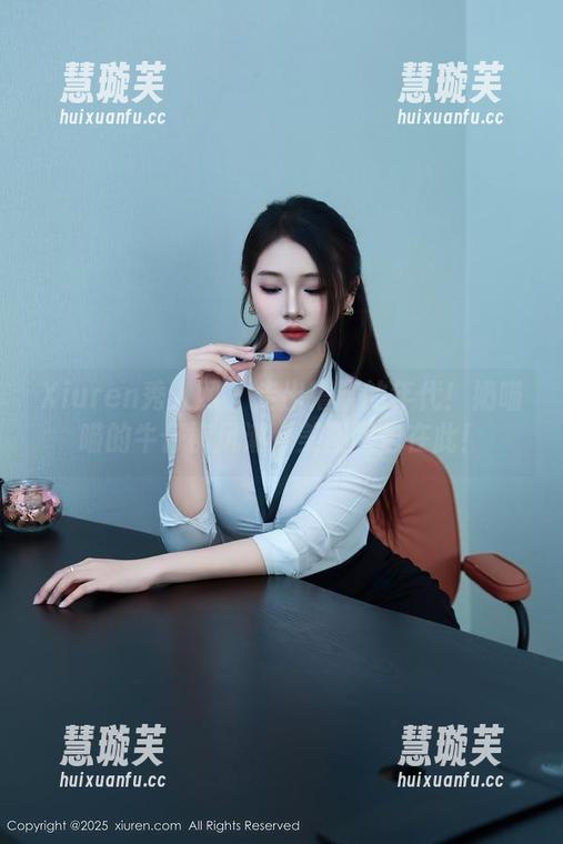 Xiuren秀人网-奶喵喵 Xiuren秀人网 - 走出糟糕的年代!奶喵喵的牛仔裤风潮,美图图包在此!