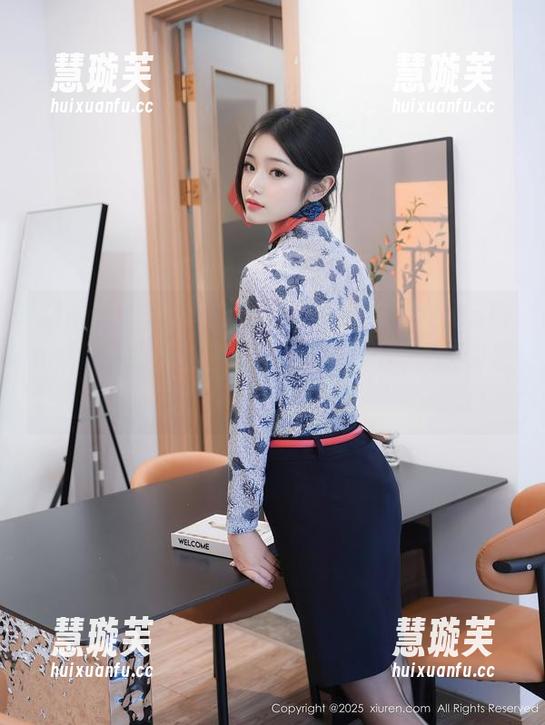 Xiuren秀人网-绮里嘉Carina Xiuren秀人网 - 高压之下的绮里嘉Carina,职业装原图里掺杂了几分淡淡的胡思乱想。