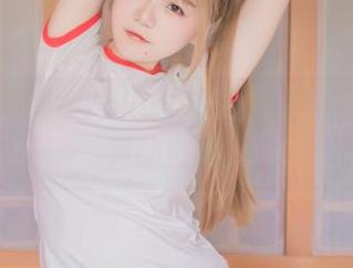 看这透明感,Yoko宅夏的最新写真发出无声的邀请。