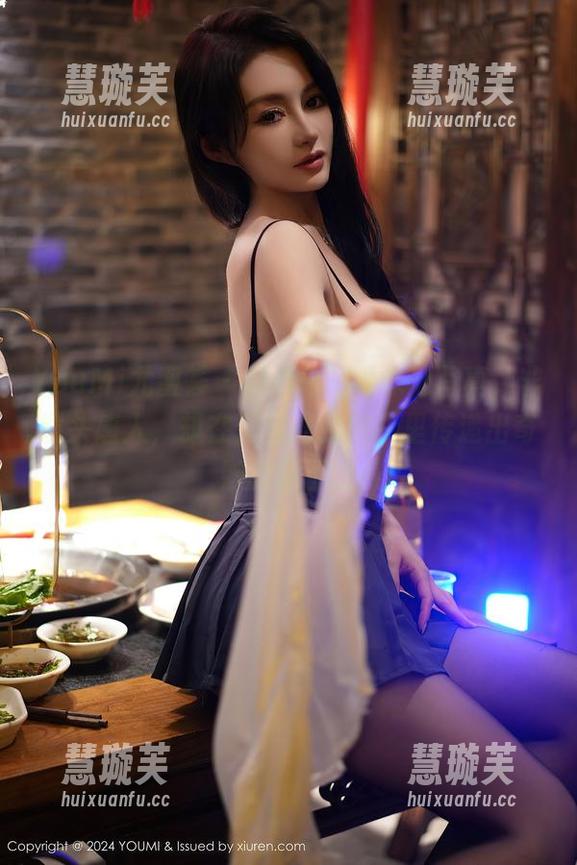 YouMi尤蜜荟-周琰琳LIN YouMi尤蜜荟 - 周琰琳LIN泳池写真,非镜头感人,却在无圣光的图片里传递出奇妙的氛围。