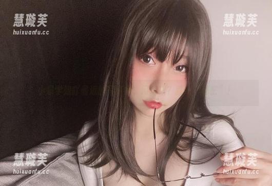 小泉学姐吖 小泉学姐吖最近的写真集,闲得很?就叫“秘密”!