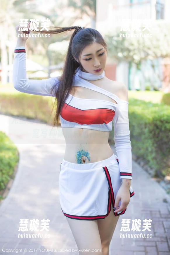 尤蜜荟-黄歆苑 尤蜜荟 - 不止是黑板上的文字,黄歆苑教室写真集精彩值得细细品味。