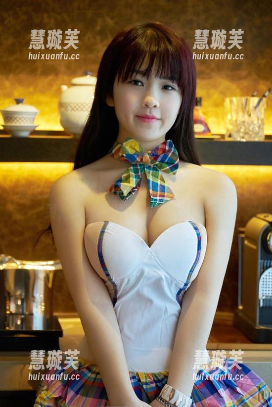 推女郎-田芯娜 推女郎 - 突然被田芯娜的户外私拍合集戳到,原来树影下也能这么好看。