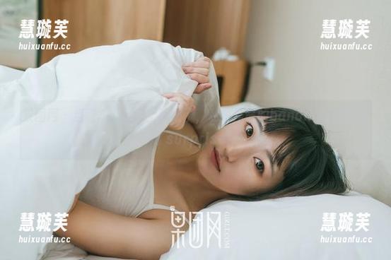 果团网 - 当甜Abby遇上制服了，私拍作品的banana突然变成了surprise！
