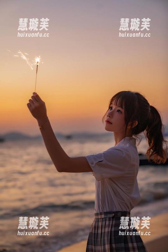 桜桃喵 红唇搭配短裤,这才是桜桃喵心目中的理想状态,妥妥的性感警告!