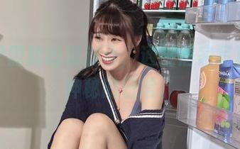 网盘里露脸的泥泥汝,通过居家写真传递神秘的日常。