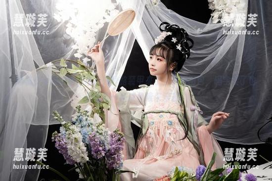 爆机少女喵小吉 爆机少女喵小吉的咸鱼外骨骼装甲来了,更新图包,码字累了也想变成一条咸鱼滚来滚去!