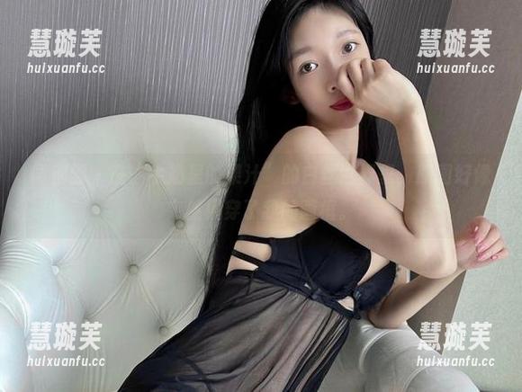 牛奶里的果汁 微密圈 - 在“牛奶里的果汁”的白丝世界里,原图好像突然横穿了我的画框。