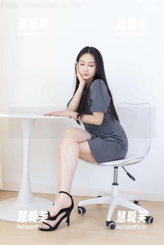 物恋传媒 - 今日份运动少女：小晴的新图集，健身房的土豆变身记！