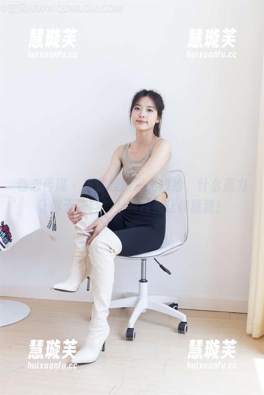 物恋传媒 - 当体操服遇上纱纱，什么魔力让你无法自拔？照片里让你猜猜！