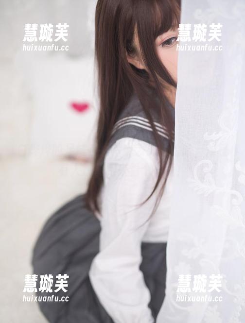 白烨烨的足域在图片中发光，哈哈，难怪有人想要跑来看个究竟！
