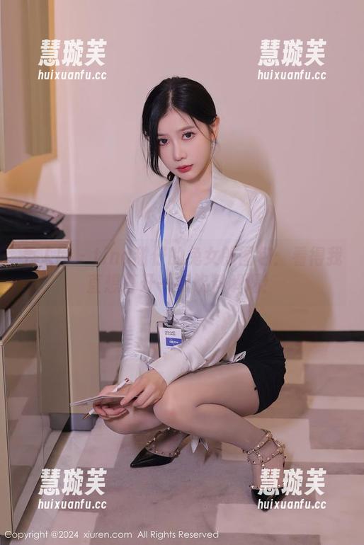 秀人网-tina甜仔 秀人网 - tina甜仔的兔女郎图包:看得我直想打开一瓶饮料解渴!