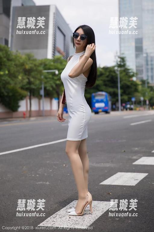 秀人网-何梦兮Stacy 秀人网 - 来看何梦兮Stacy穿的不是时装,而是睡衣!这是一本关于懒的复杂写真集!