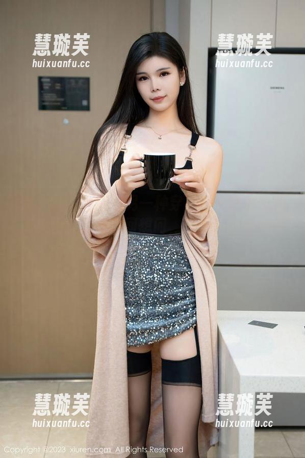 秀人网-奈沐子 秀人网 - 短裤的另一种穿法——奈沐子的高清图集,油然间想问,裤子和随性在哪里相遇?