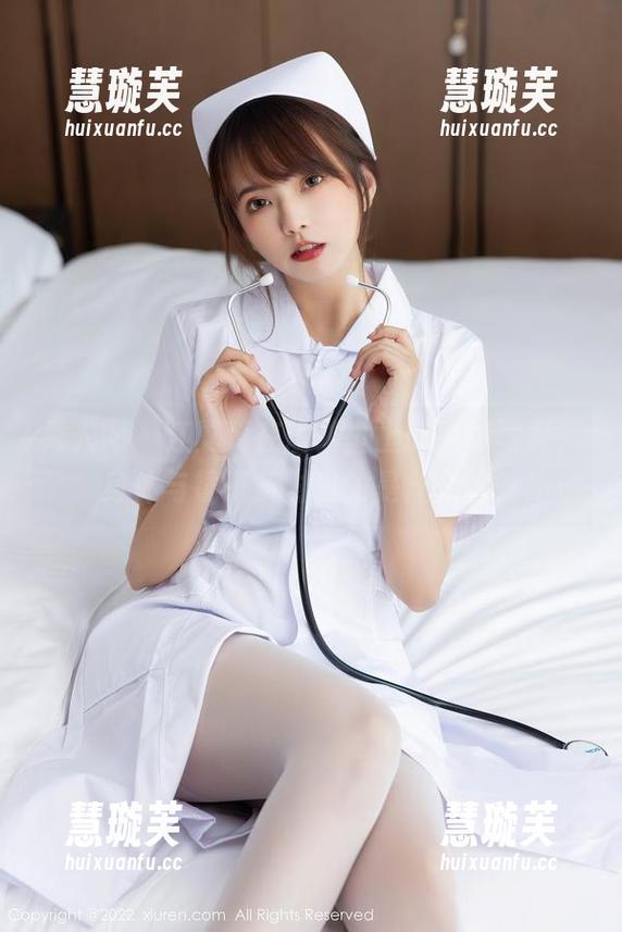 秀人网-江真真 秀人网 - 江真真在瑜伽垫上的灵魂写真,身体与镜子折射出的是什么呢?