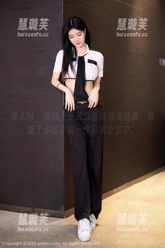 秀人网 - 黑色，是萌白酱的潮流信条，暴露了你的审美…作品集分享中。