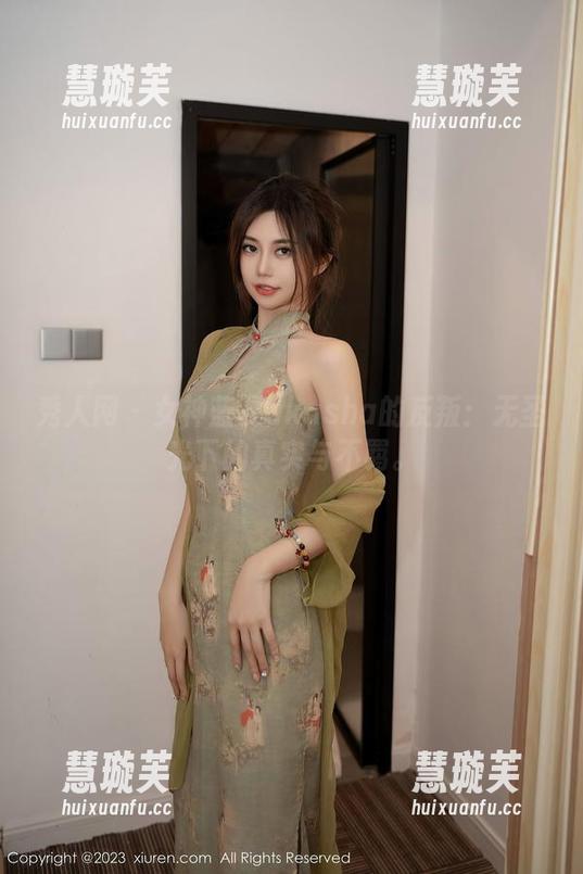 秀人网-蓝夏akasha 秀人网 - 女神蓝夏akasha的反叛:无圣光下的真实与不羁。