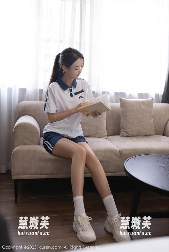 秀人网-风景尤美 秀人网 - 图片风景尤美:泳池水面讨厌的光影,这才是真实的我。