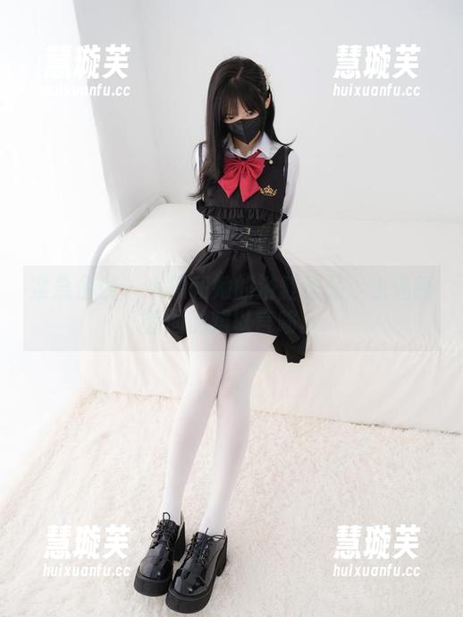 紧急企划-小恩 紧急企划 - 小恩和她的浴缸作品:水滴氤氲间的难以言喻。