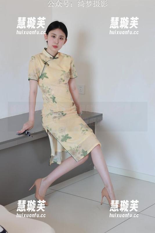 绮梦摄影-蔡蔡 绮梦摄影 - 蔡蔡的短裙图集:风吹裙摆,心思却藏得挺深