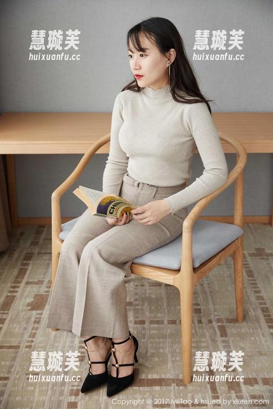 蜜桃社-美绪 蜜桃社 - 美绪的在线睡衣图集,把“随便的一天”拍成了“必须要”!