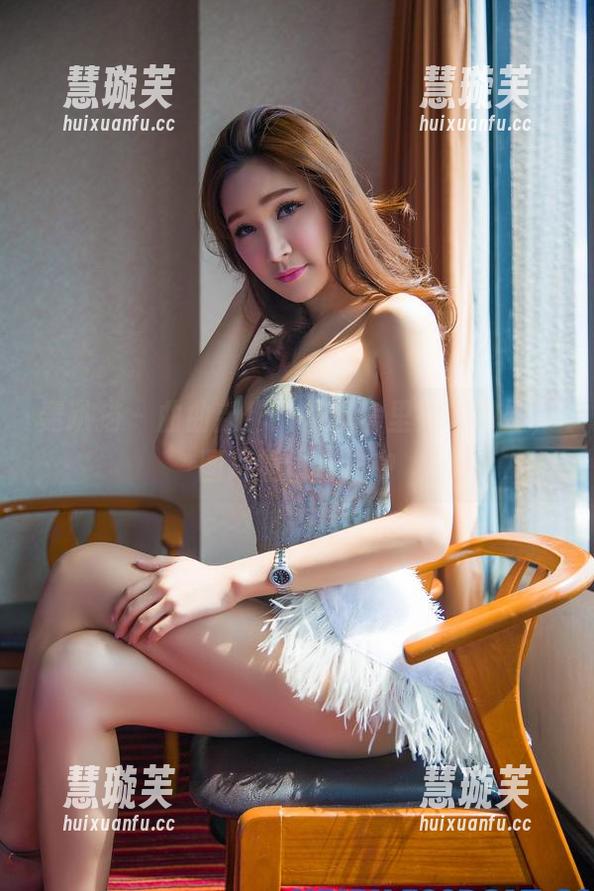 轰趴猫-曲曲 轰趴猫 - 曲曲新作:在私房里宛若御姐,图片偷偷传送中
