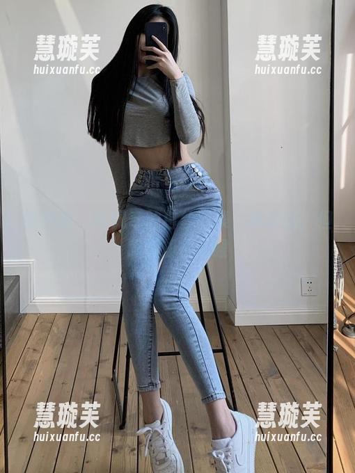 陈佩奇 微密圈 - 陈佩奇的白丝图集,懒得动,但眼睛却很扎眼