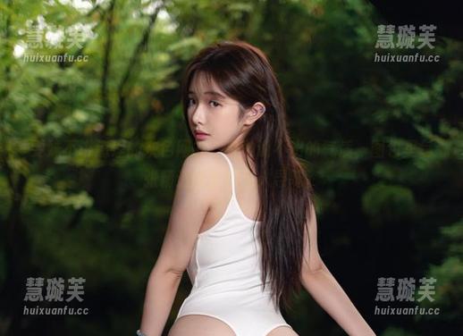 雯妹不讲道理 雯妹不讲道理的灰色网衣,有种说不出的气质,图包里每张精选图都很耐人寻味。