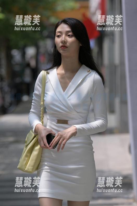 魔镜街拍-婷婷 魔镜街拍 - 销售主管婷婷的粉裙写真合集:错把会议室当舞台?