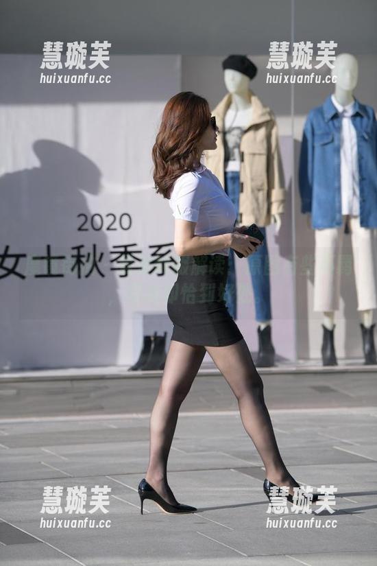 魔镜街拍-曼曼 魔镜街拍 - 曼曼制服解读:原图有些不羁,写真却恰到好处。