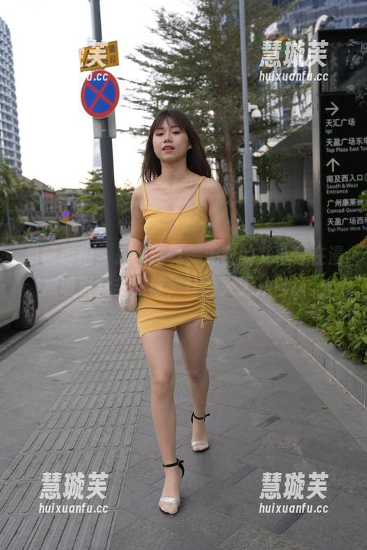 魔镜街拍-艾小青 魔镜街拍 - 最新写真,无敌的艾小青在漫展吸引众多眼球,让旁人无从自拔。