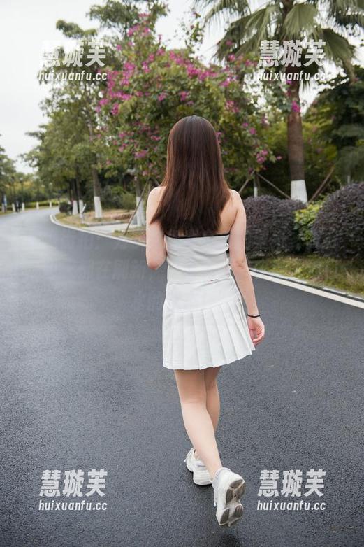 魔镜街拍 魔镜街拍:为了这组紧身裤的壁纸,我几乎每天都在刷新,“请务必保留让人流口水的状态!”